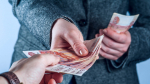 Дополнительные выплаты к пенсии: кому положены и как оформить