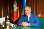 Минниханов поздравил жителей Татарстана с Днем Государственного флага России