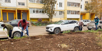 Инициативные жители преобразили свой двор на улице Шевченко - Альметьевский район